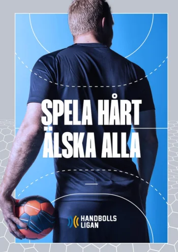 Home Een man in een zwart sportshirt met een handbal staat met zijn rug naar de camera. De tekst op de afbeelding luidt "SPELA HÅRT ÄLSKA ALLA" (Speel hard, hou van alles). Het Handbollsligan-logo staat onderaan. Een blauwe achtergrond met een netpatroon voegt diepte toe, perfect om uw IPTV-abonnementsmomenten te laten zien.